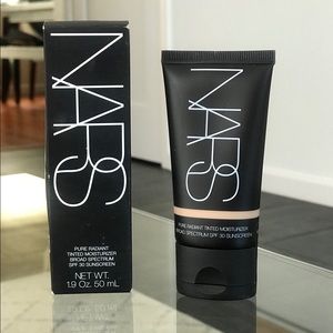 NARS Pure Radiant Tinted Moisturizer - Alaska